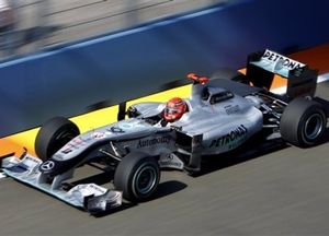 Шумахер: "Пока что главным было почувствовать трассу" Михаэль Шумахер поделился впечатлениями от первых заездах на новой для него трассе.