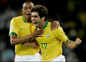 Жуниньо: "Почему он не взял Роналдиньо?" Экс-полузащитник сборной Бразилии Жуниньо Пернамбукано раскритиковал действия Дунги.