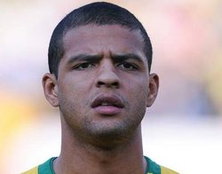 Мело: "Во всем виноваты вувузелы" Полузащитник сборной Бразилии заявил, что причиной его ошибок в матче с Голландией стали южноафриканские дудки.
