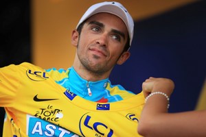 Контадор: "Не думаю, что 30 секунд решат судьбу победы на Туре" Альберто Контадор продолжает достаточно нелепо оправдываться после инцидента с Анди Шлек...