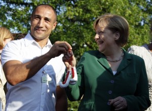 Абрахам встретился с Ангелой Меркель Канцлер Германии посетила знаменитую базу подготовки спортсменов в Кленбауме. 