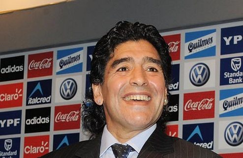 Марадона покидает пост тренера сборной Аргентины Имя нового тренера пока неизвестно.