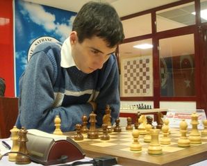 Украинец стал победителем шахматного фестиваля в Греции Победой 22-летнего Адама Тухаева из Керчи завершился 19-й международный фестиваль Кавала-2010.