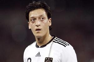 Езил рвётся в Мадрид Восходящая звезда немецкого футбола желает выступать за Реал.