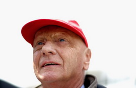 Лауда: "FIA накажет Феррари" Легендарный гонщик не устает критиковать командную тактику итальянской конюшни.