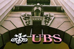 Формула-1 обзавелась новым спонсором Швейцарский банк UBS начал сотрудничество с Королевским классом.