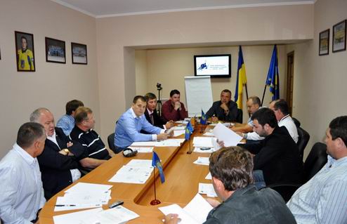 Семь команд в чемпионате Украины по хоккею Сегодня состоялось заседание Федерации хоккея Украины.