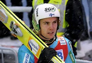 Финский двоеборец выиграл два турнира по прыжкам с трамплина Обладатель Кубка мира-2008/09 по лыжному двоеборью Ансси Койвуранта стал победителем двух с...