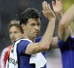 Лев: "Капитаном сборной будет Баллак" Йоахим Лев решил, что капитаном Бундестим в отборе к Евро-2012 останется Михаэль Баллак.