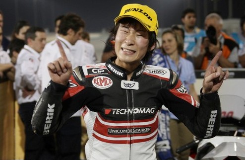 На соревнованиях класса Moto2 погиб гонщик 19-летний Шоя Томизава скончался в госпитале от полученных травм.