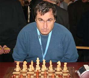 Иванчук откроет школу шахмат Международный гросмейстер Василий Иванчук до конца года планирует открыть шахматную школу своего имени в Тернополе. 