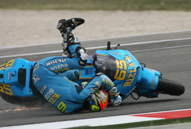 MotoGP. Капиросси потребуется операция Итальянскому мотогонщику прооперируют мизинец правой руки, поврежденный во время Гран-При Сан-Марино. 