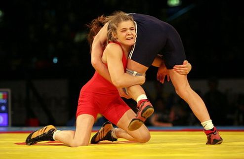 Украинка — чемпионка мира по борьбе Львовянка Александра Когут завоевала золотую медаль на Кубке мира по женской борьбе, который проходит в Москве.
