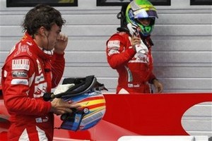 Алонсо: "Я не являюсь первым номером в команде" Испанский гонщик заявил, что в Скудерии к обоим пилотам относятся одинаково.