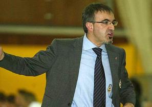 Португалия осталась без тренера Португальская федерация баскетбола решила разойтись с главным тренером сборной Мончо Лопесом.