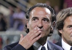 Рулевой итальянцев предрекает сложный отбор Главный тренер сборной Италии пока не думает о финальной части Чемпионата Европы.
