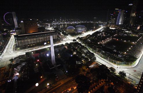 Машина времени. Сингапур-2008. Часть 1. Гран-при iSport.ua рассказывает о первом ночном и самом мрачном этапе в истории Формулы-1.