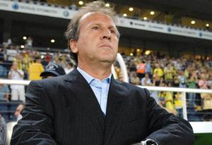 Зико покинул Фламенго Легендарный бразилец решил покинуть пост исполнительного директора своего родного клуба.