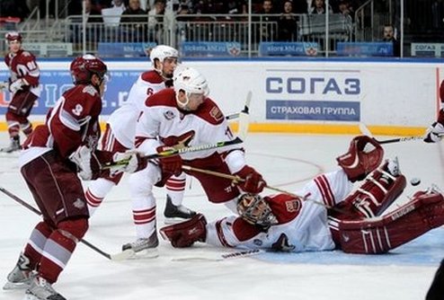 КХЛ против НХЛ. Рига уступила Финиксу Латвийская команда не смогла повторить успех СКА.