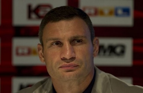 Кличко снова атакует Хэя Украинский боксер Виталий Кличко стал гостем программы Ringside, в которой он поговорил не только про бой с Шенноном Бриггсом.