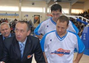 Завалин: "Мне тоже нужна была победа" Главный тренер Азовмаша и один из игроков команды прокомментировали поражение от БК Донецк.