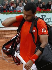 Тсонга не сыграет в финале Кубка Дэвиса Французкий теннисист не сыграет на турнире в Валенсии и Париже (BNP Paribas Masters-2010) из-за травмы.