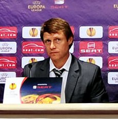 Кононов: "Судя по результату игры, мы ее проиграли" Пресс-конференция главного тренера Карпат после разгромного поражения в Севилье. 