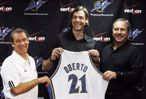 Оберто завершил карьеру Центровой Портленда принял решение уйти из баскетбола из-за проблем с сердцем.