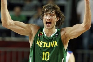 Барселона хочет Ясайтиса Литовский баскетболист близок к переходу в стан действующих чемпионов Евролиги.