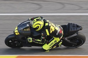 Росси перенес операцию Шестикратный чемпион мира по мотогонкам в классе MotoGP идет на поправку.