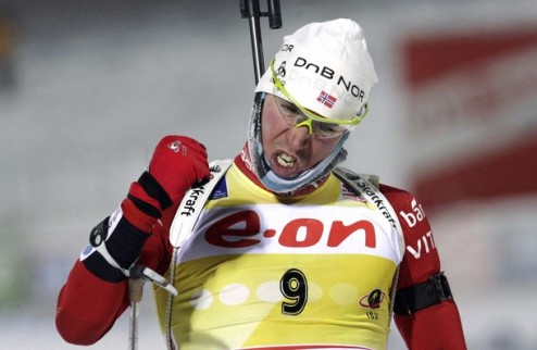 Биатлон. Бьорндален подарил победу Свендсену Норвежские гиганты вновь решали исход спринтерской гонки между собой. 