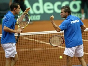 Клеман и Ллодра о своей победе Французские теннисисты прокомментировали свою парную победу на Кубке Дэвиса.