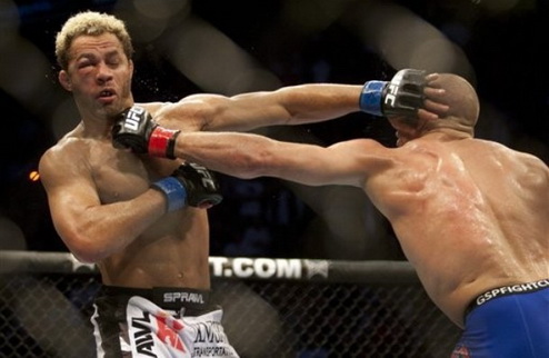 UFC 124. Сент-Пьер одолевает Кошчека Джордж Сент-Пьер отстоял звание чемпиона в полусреднем весе, одолев Джоша Кошчека в рамках турнира UFC 124.