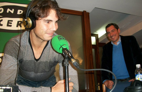 Надаль на радиостанции (фото) Испанский теннисист дал интервью для радио Onda Cero в родном Манакоре.