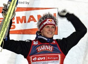 Эксперты ставят на Моргенштерна Немецкий ресурс skijumping.de представил ставки экспертов по поводу победителя Турне четырех трамплинов.