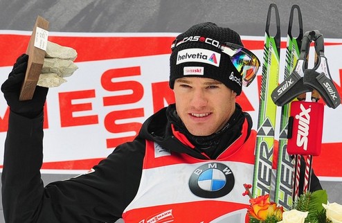 Колонья — победитель Тур де Ски Швейцарец Дарио Колонья во второй раз в карьере выиграл лыжную многодневку Тур де Ски. 