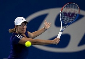 Энен не хочет говорить о шансах на Australian Open Бельгийская теннисистка продолжает бороться с травмой локтя.