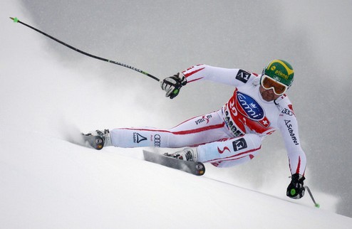 Горные лыжи. Неожиданная победа Крелля Австриец Клаус Крелль неожиданно выиграл скоростной спуск на этапе горнолыжного Кубка мира в швейцарском Венгене.