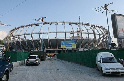 Олимпийский откроют на День Независимости Все работы на стадионе планируют завершить к первому июля. 