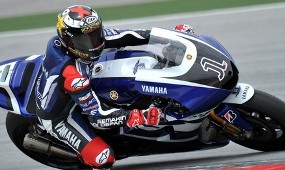 Лоренцо надеется защитить титул чемпиона Действующий чемпион мира в классе MotoGP испанец Хорхе Лоренцо поделился прогнозами на предстоящий сезон.