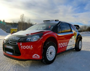 WRC. Петтер Сольберг представил свою машину За несколько дней до начала чемпионата норвежец презентовал раскраску своей машины.
