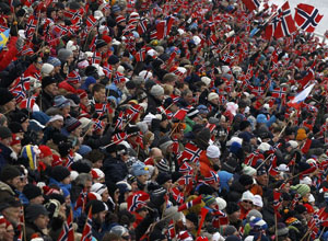 Лыжные гонки. 70 тысяч человек наблюдали за триумфом Нортуга Невероятное количество поклонников лыжных гонок пришли в воскресенье на стадион в Холменкол...