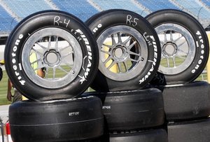 IndyCar. Файрстоун передумал уходить  Команды уговорили "шинников" остаться.