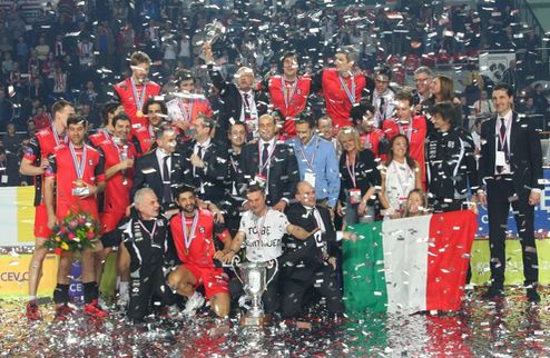 Определились обладатели волейбольных еврокубков у мужчин Обладателями обоих континентальных трофеев стали знаменитые итальянские клубы из Тревизо и Маче...