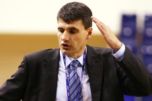 Эфес Пилсен остался без тренера Велимир Перасович подал в отставку. 