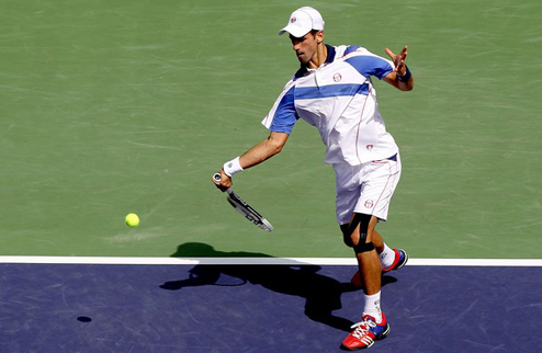Джокович выигрывает третий матч подряд у Федерера Сербский теннисист продолжил свою победную серию в нынешнем сезоне, выиграв уже семнадцатый поединок в...