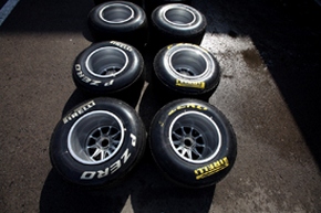 На Гран-при Австралии команды получат дополнительные комплекты шин Компания Pirelli решила предоставить дополнительные шины во время пятничной практики.