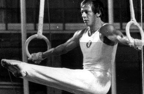 Ушел из жизни один из лучших спортсменов ХХ века На 58-м году жизни после длительной болезни в понедельник скончался легендарный советский гимнаст Никол...