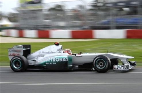 Шумахер: "Хотелось бы сделать комплимент шинам Pirelli" Довольно разными вышли две первые практики для гонщиков немецкой команды.
