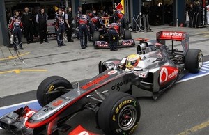 Хэмилтон и Шумахер избежали штрафа По окончании квалификации на Гран-при Австралии стюарды приняли решение вынести предупреждение Михаэлю, Льюису и Нико...